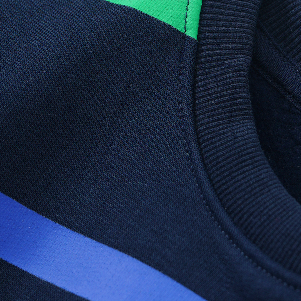 Jungen Sweatshirt mit bunten Ringeln