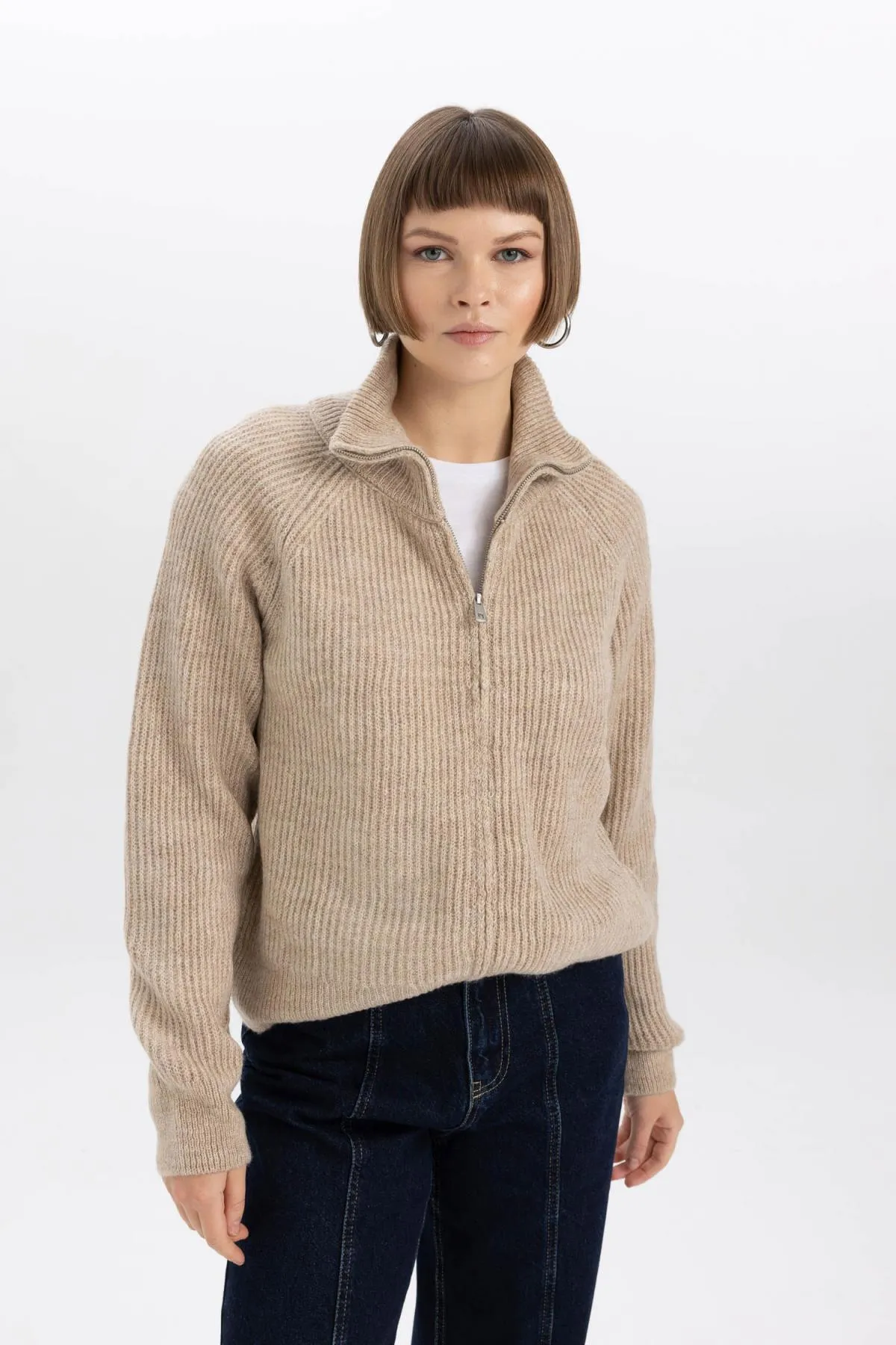 DeFacto  Strickjacke aus Selanik-Stoff mit normaler Passform und Reißverschluss