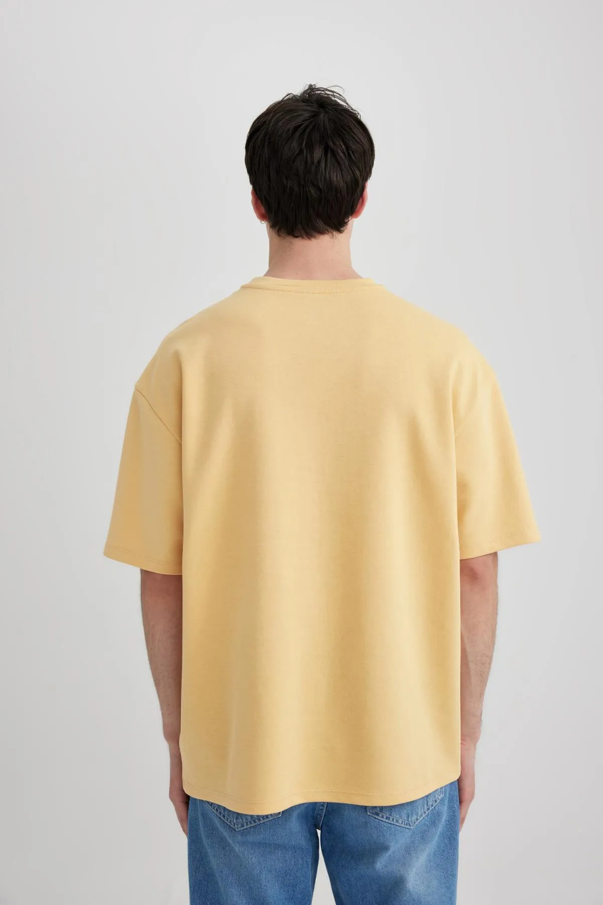 DeFacto  Schweres, übergroßes T-Shirt aus Rundhalsausschnitt, kurzärmlig, X3926az24sp