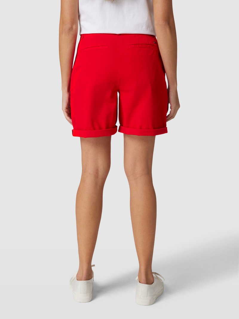 Chino-Shorts mit Label-Stitching in rot