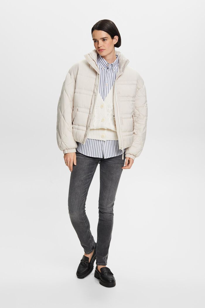 Jeans mit mittlerer Bundhöhe und schmaler Passform