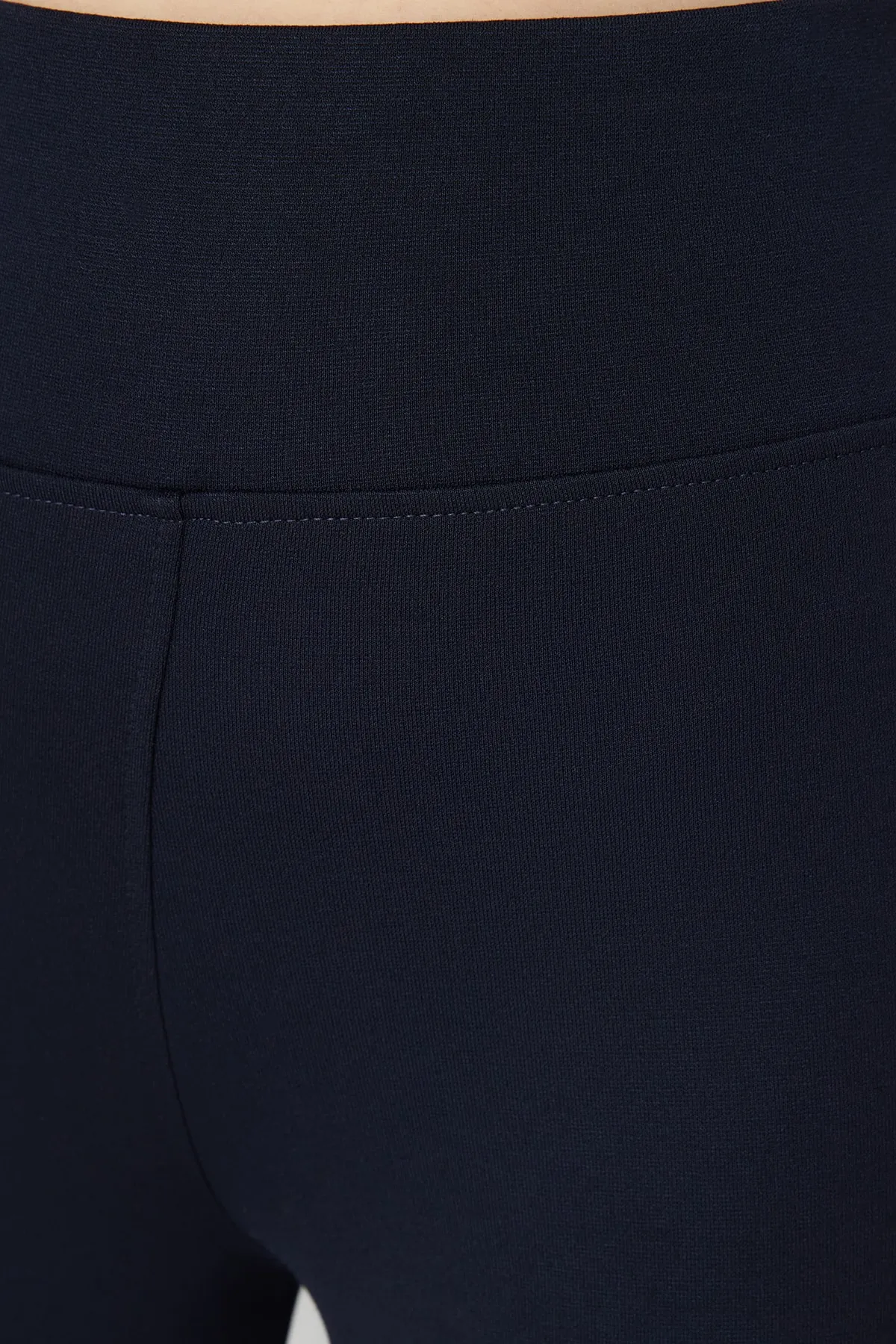 Trendyol Collection  Marineblaue Strick-Leggings mit hoher Taille und elastischem Bund TWOAW20TA0087