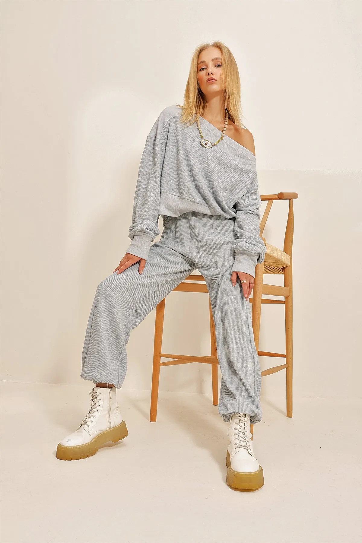 Trend Alaçatı Stili  Grau-blaue Damen-Jogginghose mit doppelter Tasche und elastischem Bund und Bein ALC-X10877