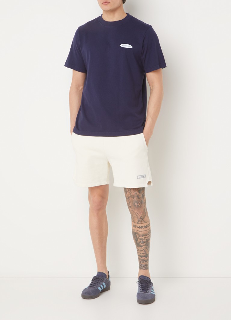 Tricou cu sigla Bram's Fruit F*ck Off și imprimeu pe spate.