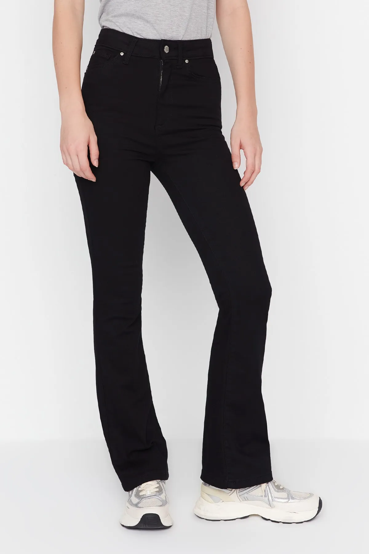 Trendyol Collection  Schwarze, lichtechte High Waist Flare Jeans TWOAW23JE00250