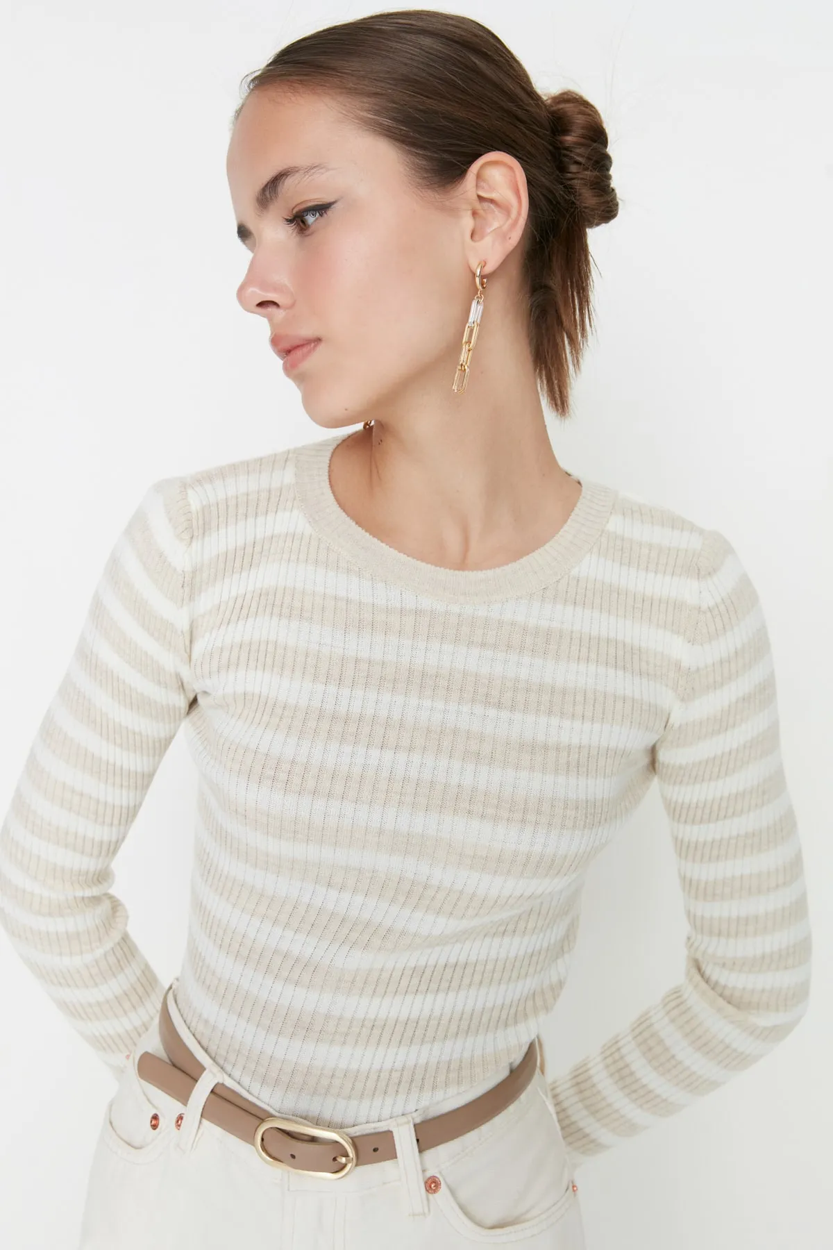 Trendyol Collection  Steinfarbener Basic-Strickpullover mit Streifen TWOAW21KZ0942