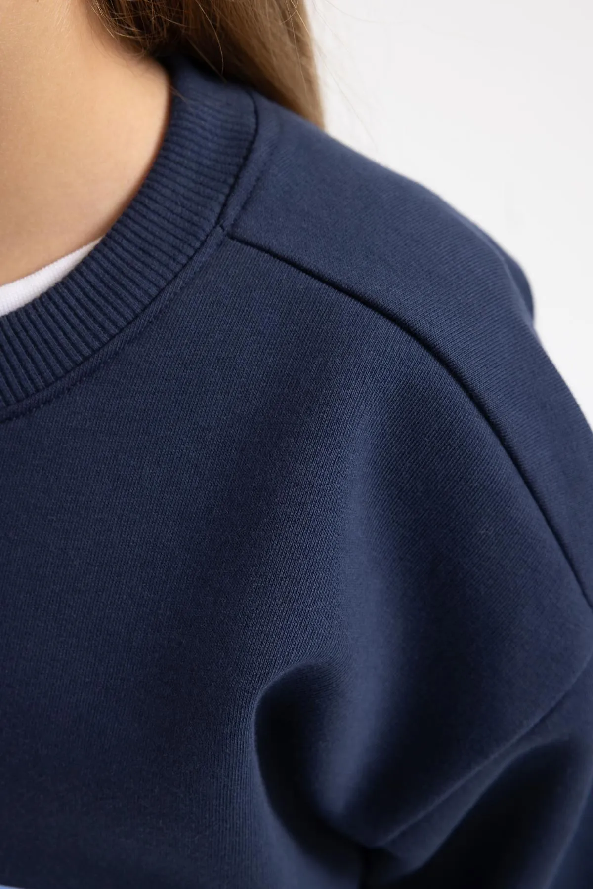 DeFacto  Dickes und weiches, pelziges Sweatshirt mit Rundhalsausschnitt für Mädchen - B2507a823wn