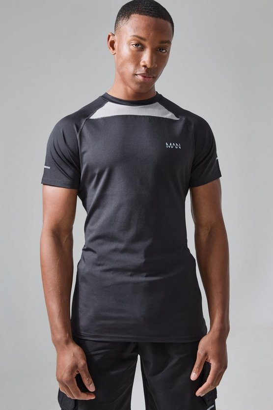 Man Active Muscle-Fit T-Shirt