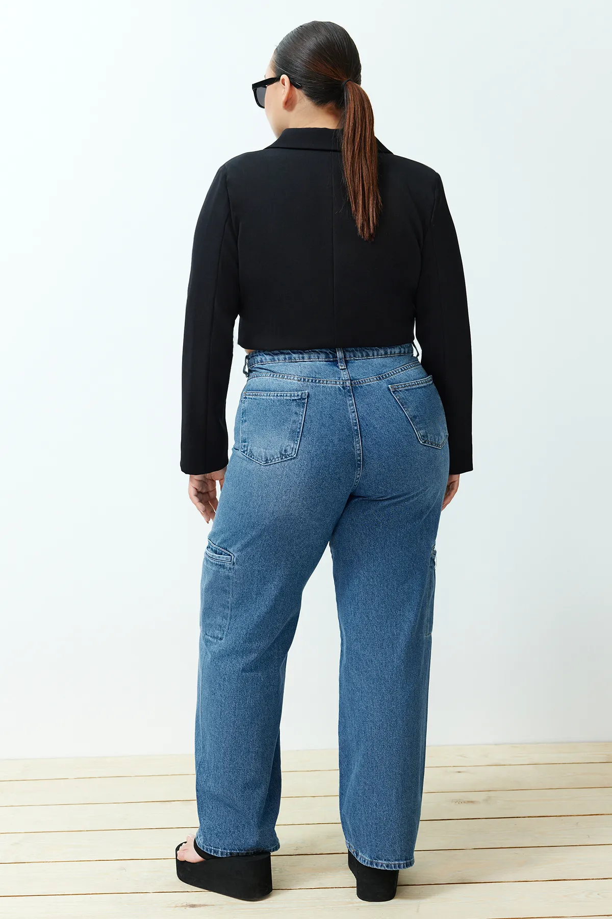 Trendyol Curve  Hellblaue Jeans mit weitem Schnitt TBBSS24CJ00014