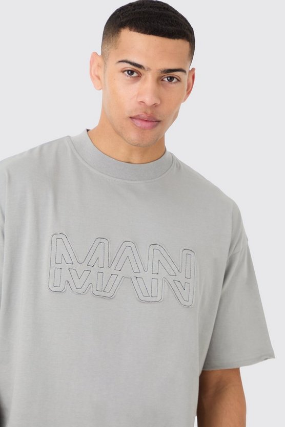 Kastiges zerrissenes Man T-Shirt & Shorts