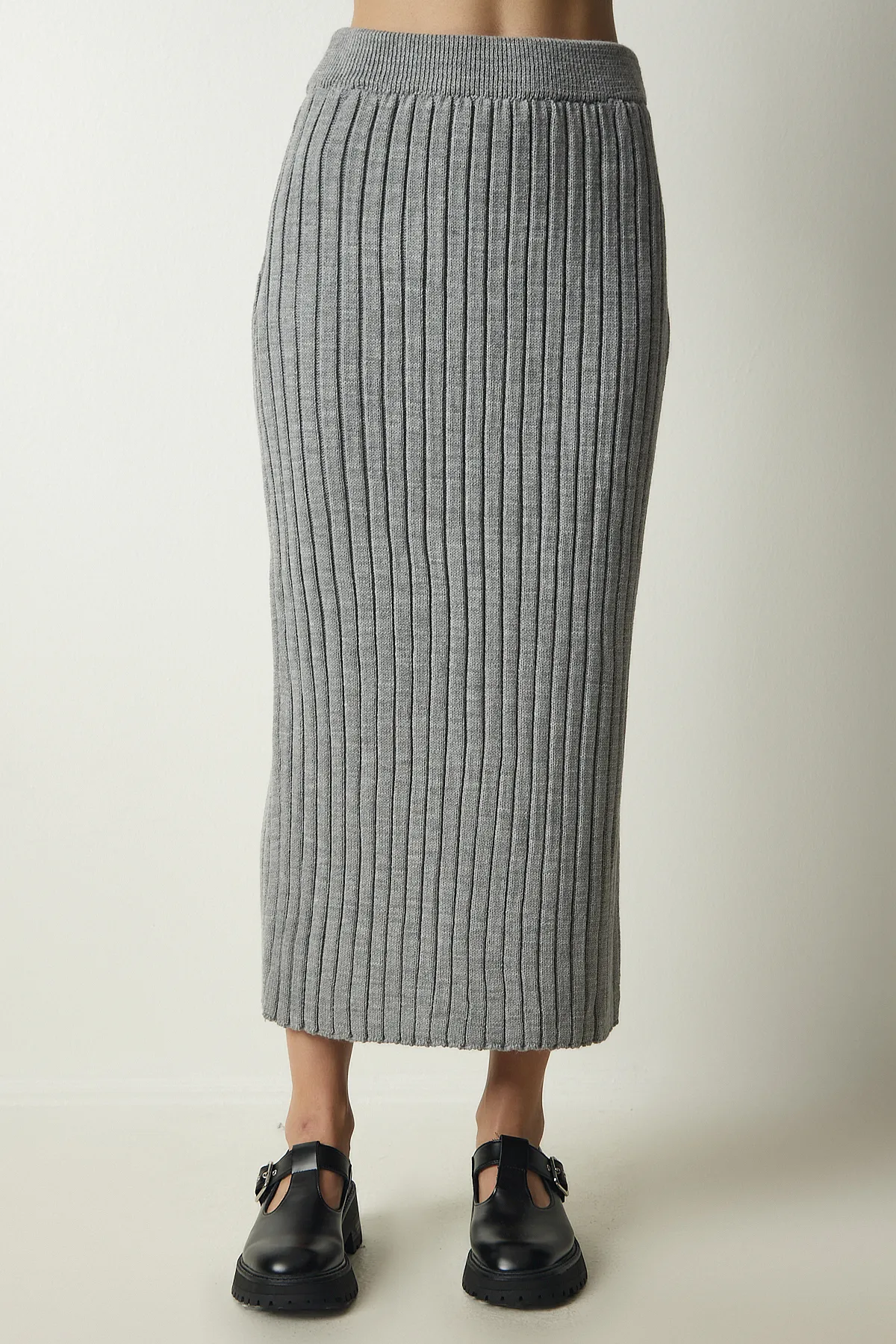 Happiness İstanbul  Graues Strickwaren-Set mit geripptem Pullover und Rock für Damen YY00188