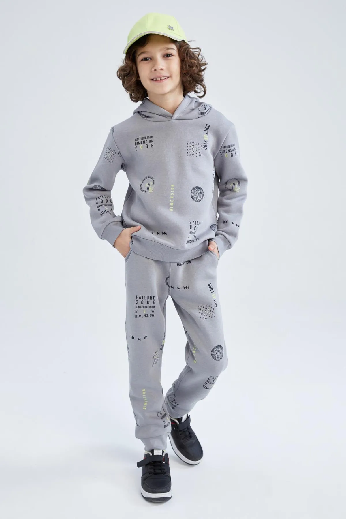 DeFacto  Dickes Kapuzen-Sweatshirt für Jungen in normaler Passform V3307a623sp