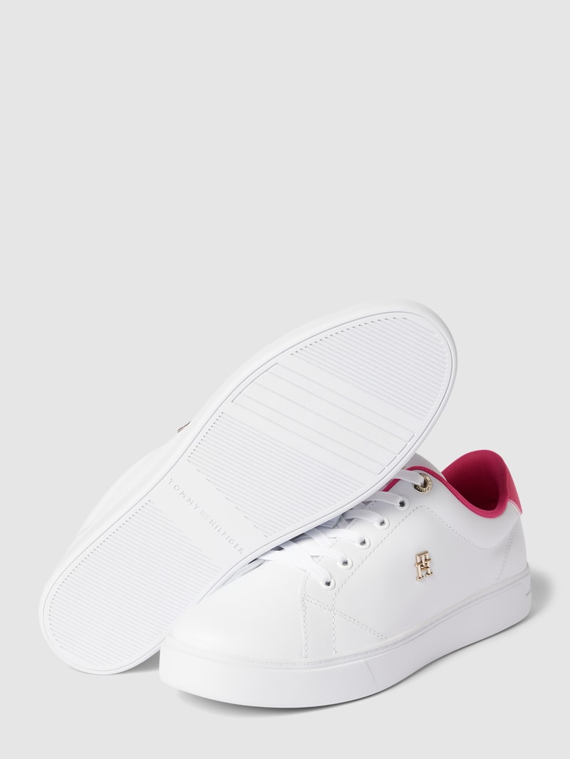 Sneaker mit Label-Detail in weiß