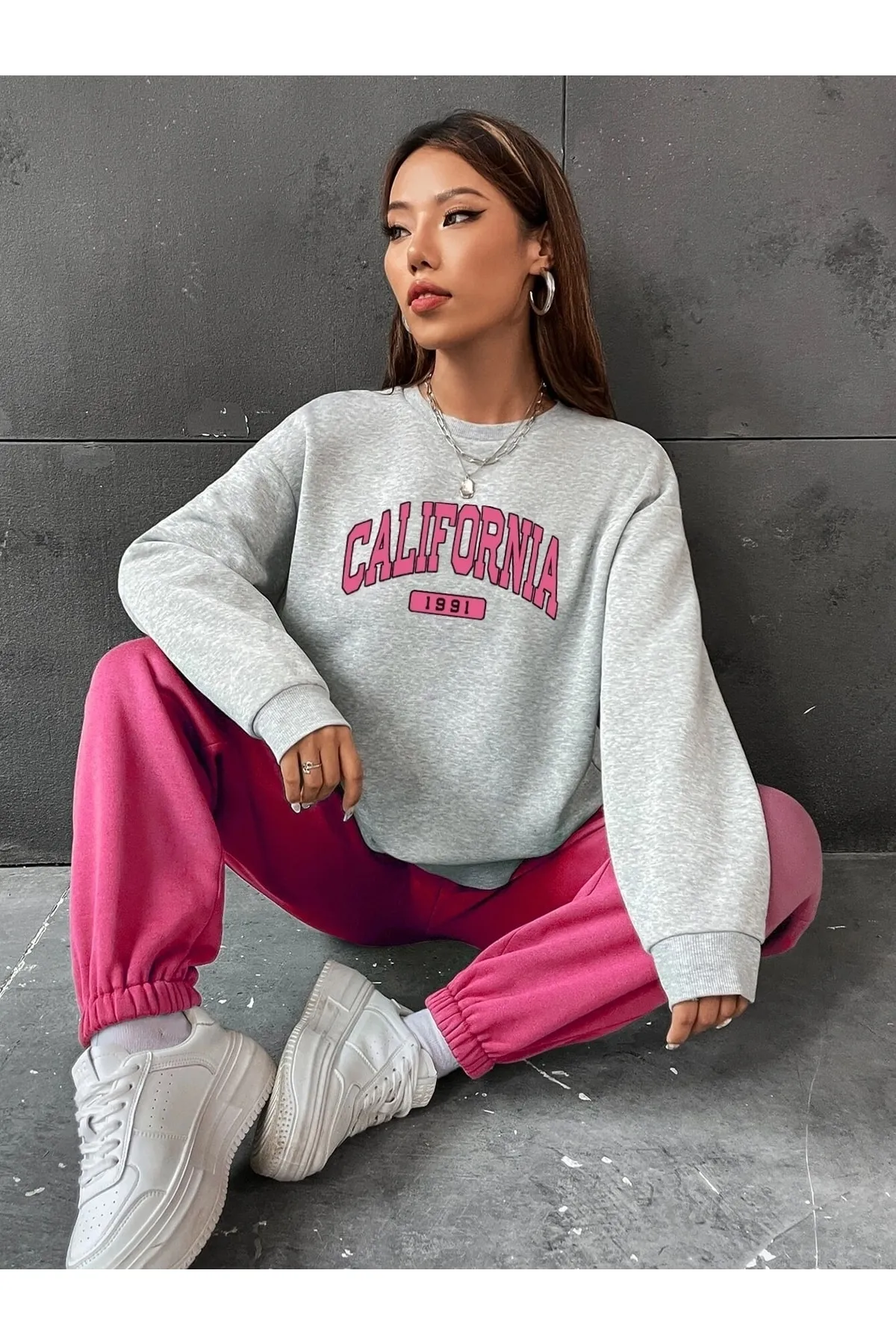 Know  Grau-rosafarbener „California 1991“-Trainingsanzug mit Übergröße für Damen