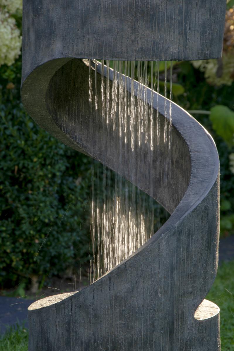 dobar Spiralförmiger Design-Gartenbrunnen mit LED´s