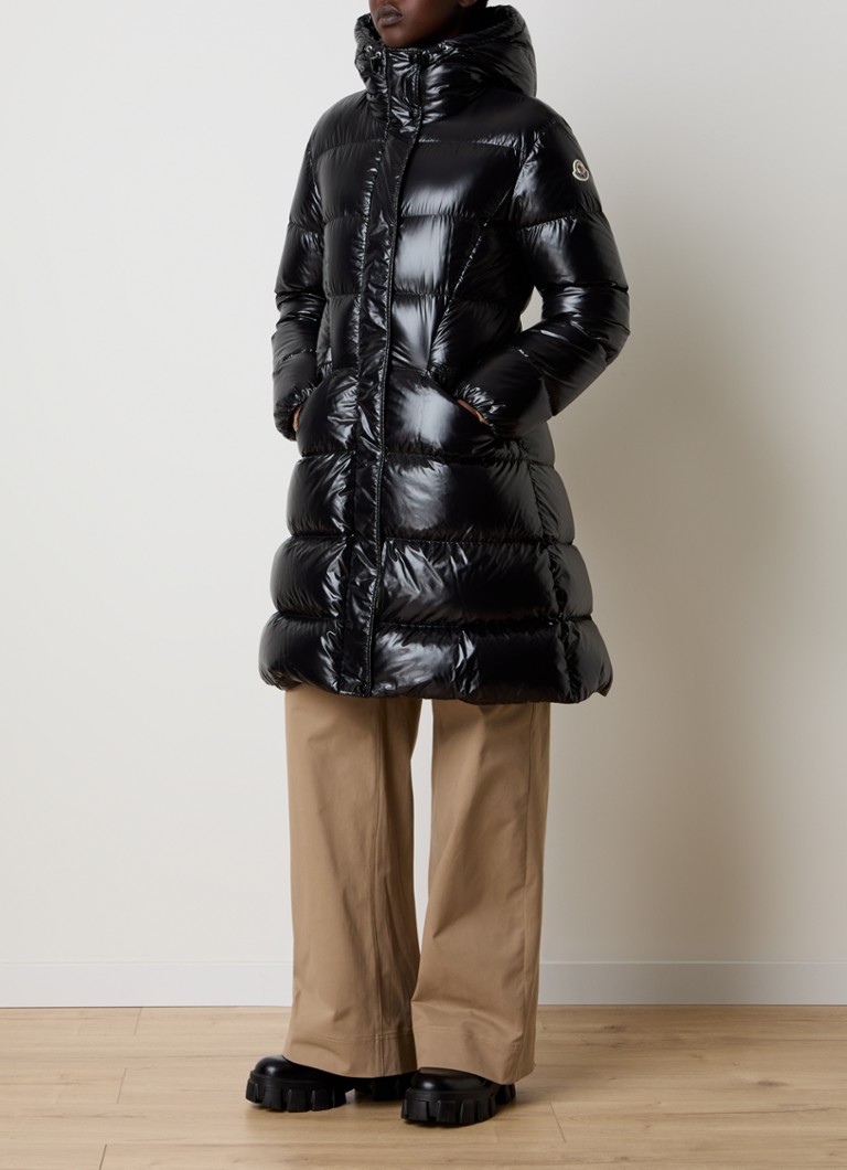 Moncler Bellevue garā dūnu jaka ar dūnu pildījumu un kapuci