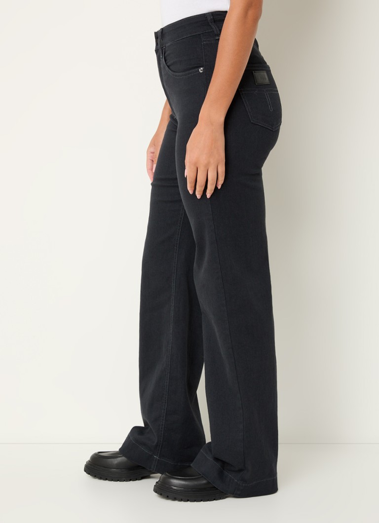 Blugi Jean Lois Rosa, cu croială lejeră, cu talie înaltă și buzunare laterale.