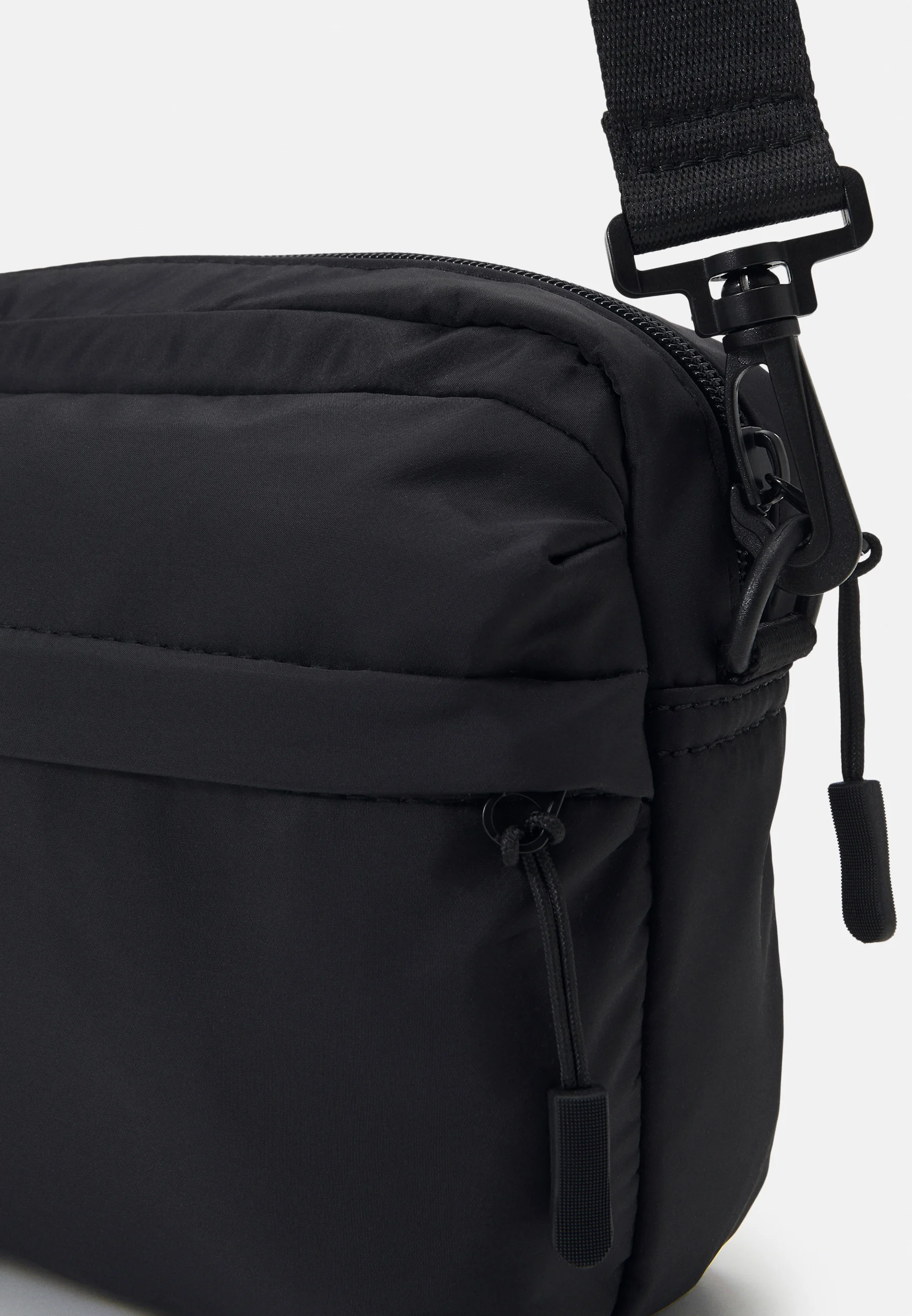 Pier One UNISEX - Bolso de hombro - negro
