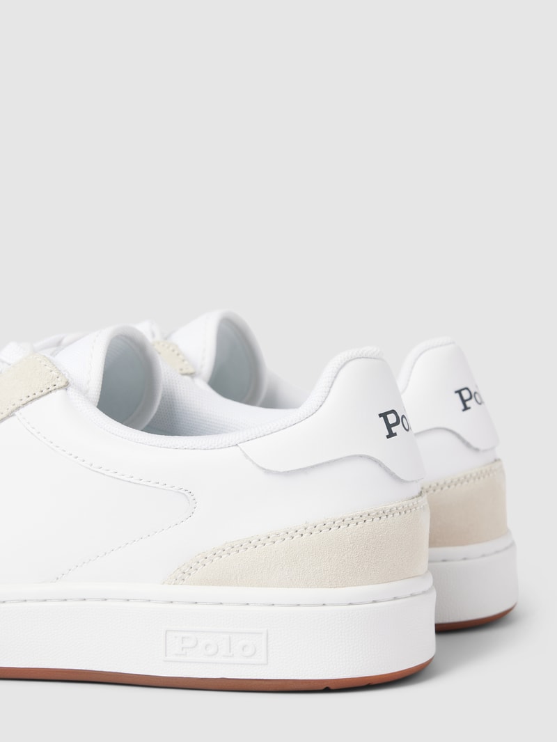 Sneaker mit Label-Print in weiß