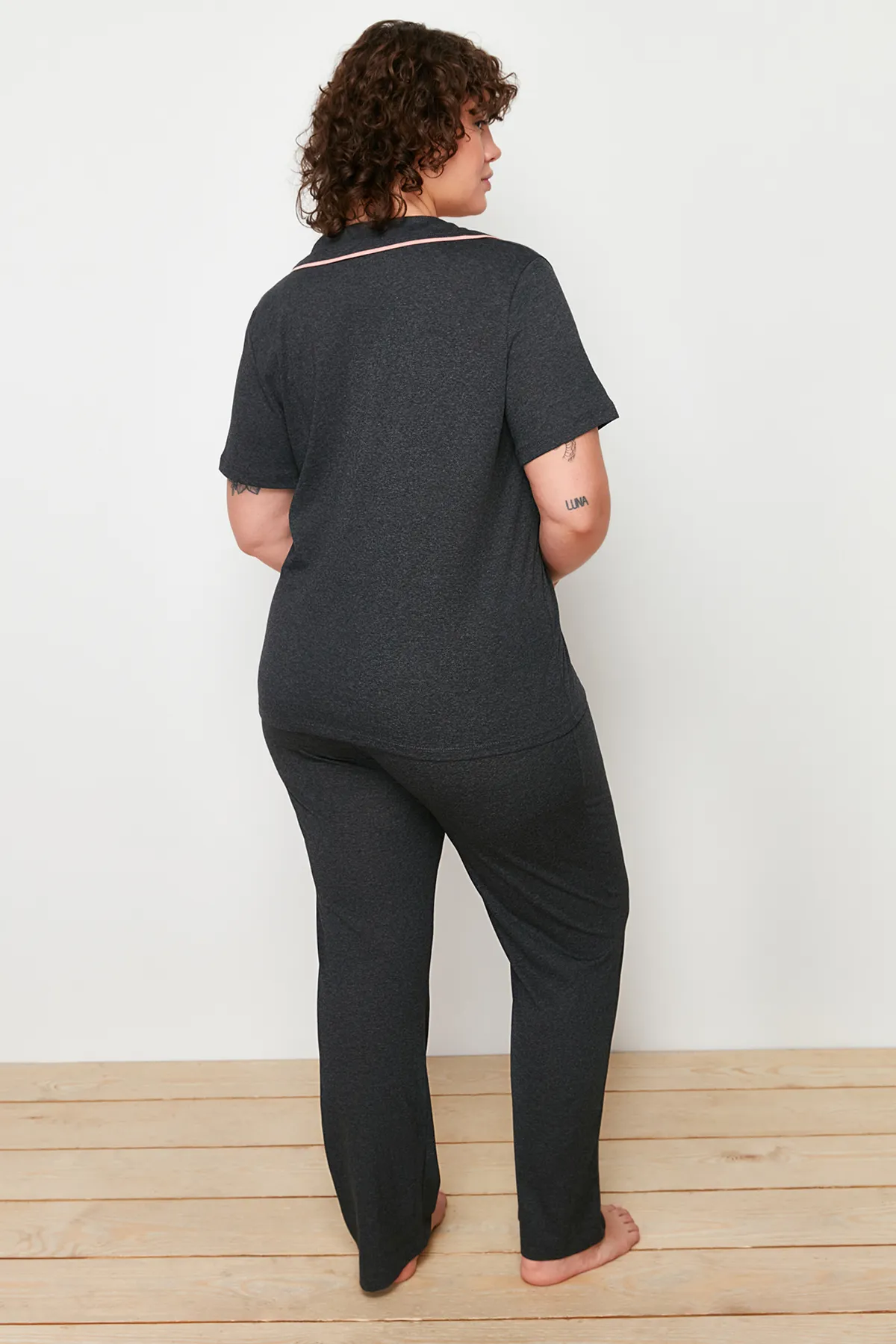 Trendyol Curve  Große Größen in Pyjama-Set - Grau - Unifarben