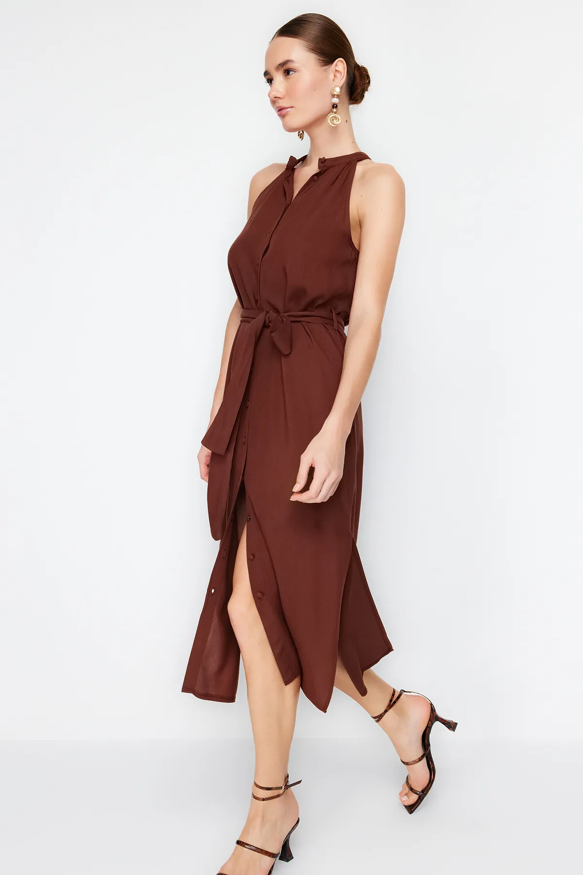 Trendyol Collection  Braunes gewebtes Midikleid TWOSS19XM0112