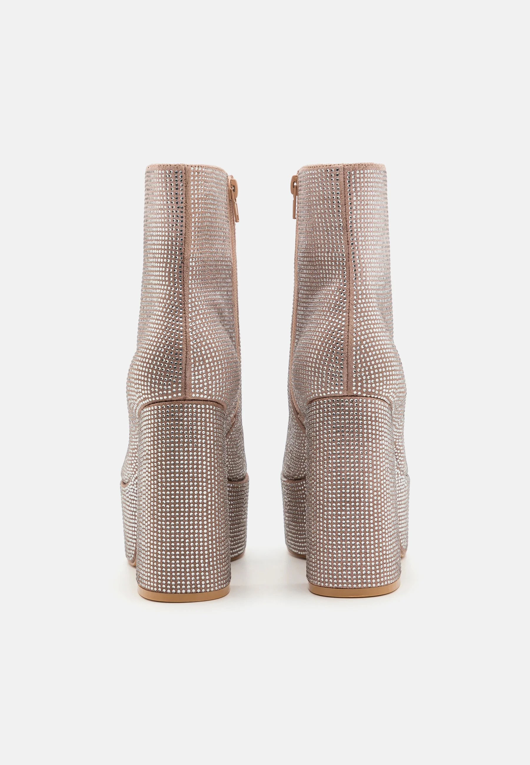 Botines de tacón par e impar