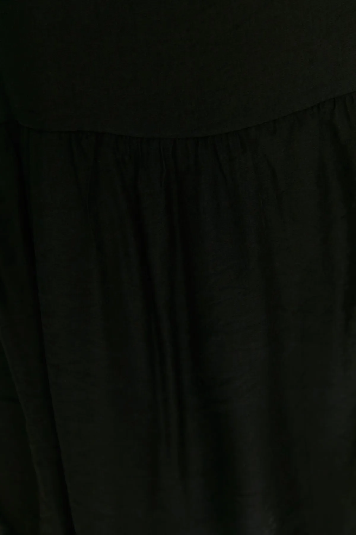 Trendyol Curve  Schwarze gewebte Volantbluse TBBSS22AF0002