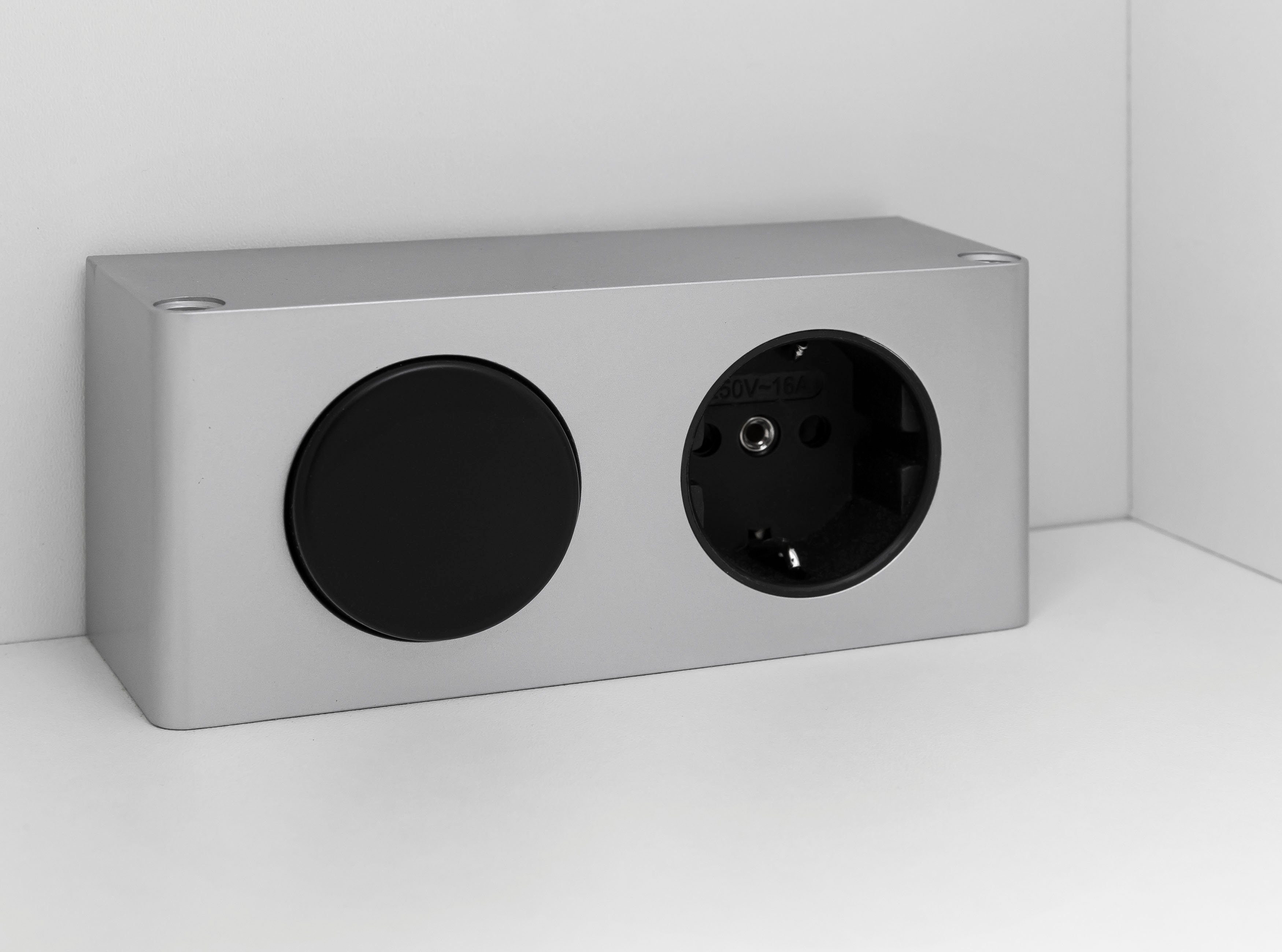 HELD MÖBEL Spiegelschrank Trento, verschiedene Ausführungen und Farben Breite 100 cm, mit 3D-Effekt, Spiegeltüren, Inklusive LED-Beleuchtung