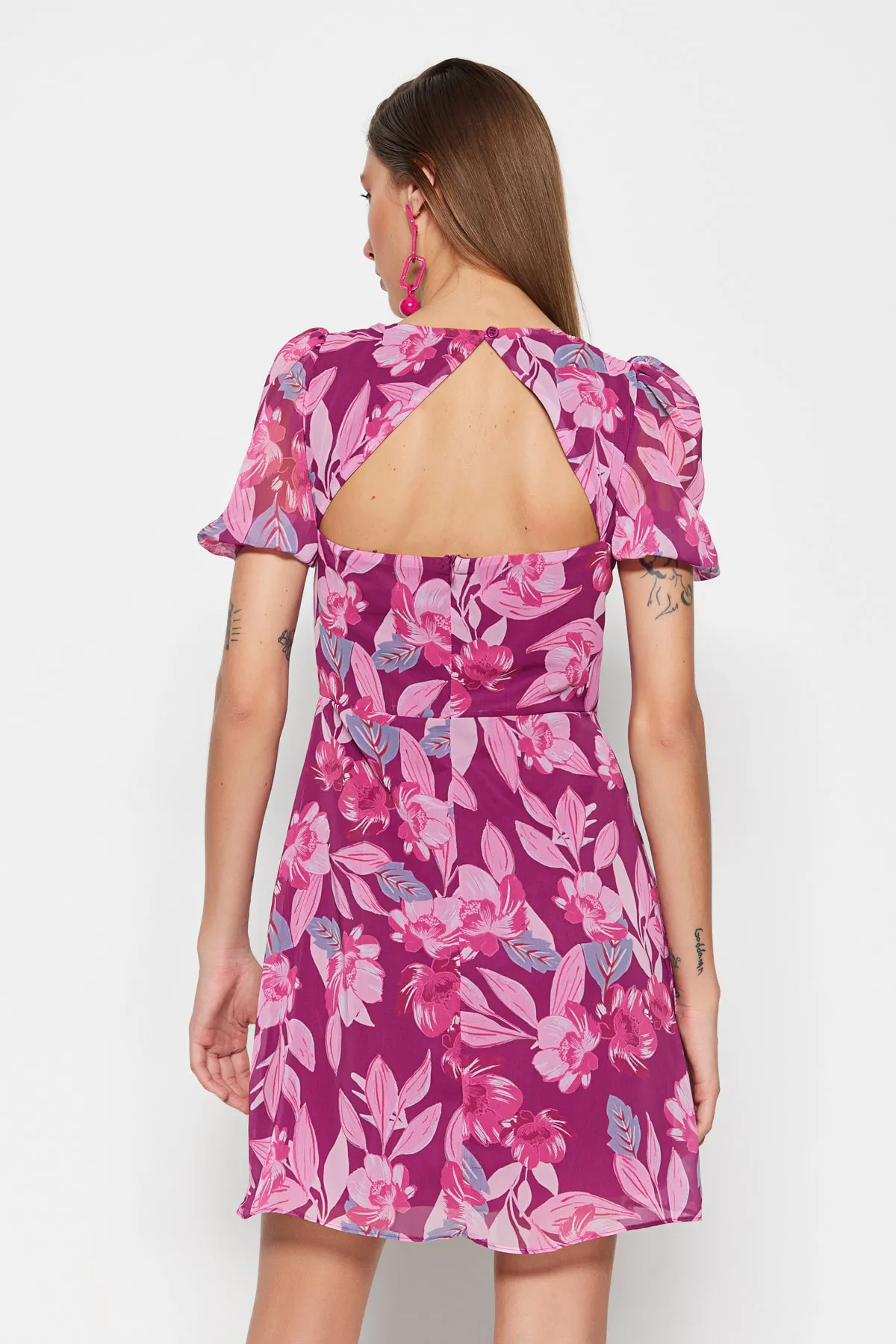 Trendyol Collection  Lila geblümtes A-Linien-Minikleid aus Chiffon mit Futter TWOSS22EL2168