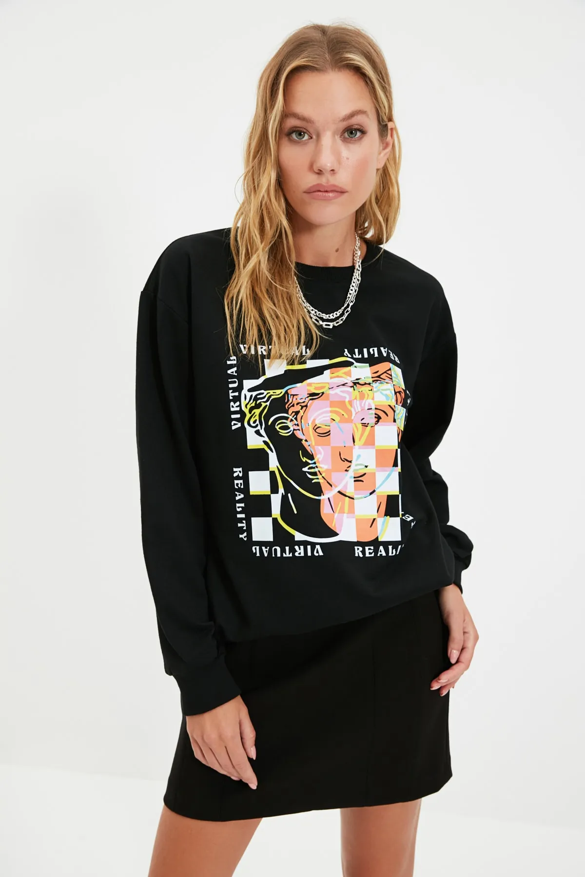 Trendyol Collection  Schwarzes bedrucktes Oversize-Sweatshirt aus Strick