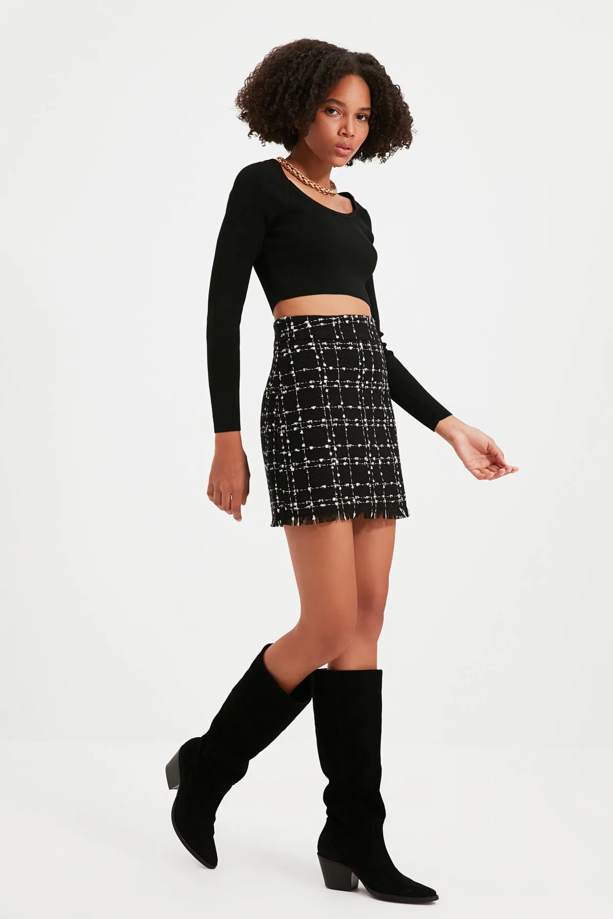 Trendyol Collection  Schwarzer Minirock mit Tweedstoff - Quastendetail, gerade geschnittener Bleistiftrock TWOAW21ET0026