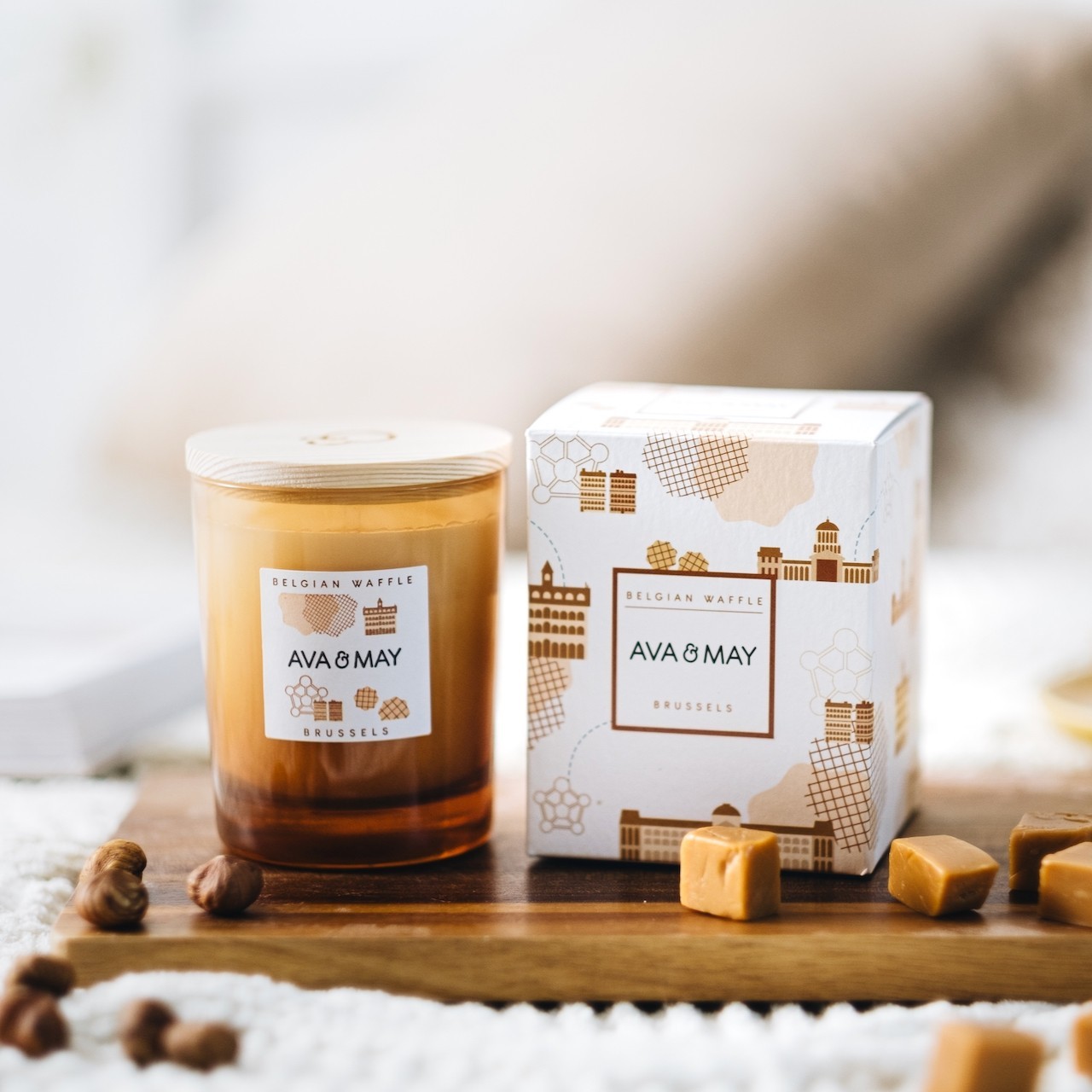 Lumânare parfumată cu vafe belgiene AVA & MAY