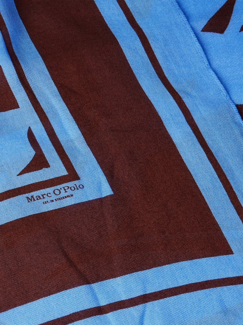 Schal aus Lyocell-Mix mit Allover-Muster in himmelblau
