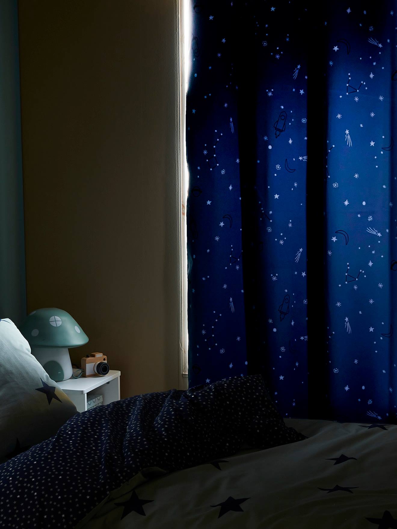 Vertbaudet Kinderzimmer Verdunkelungsvorhang PLANETEN, Leuchtmotive - blau