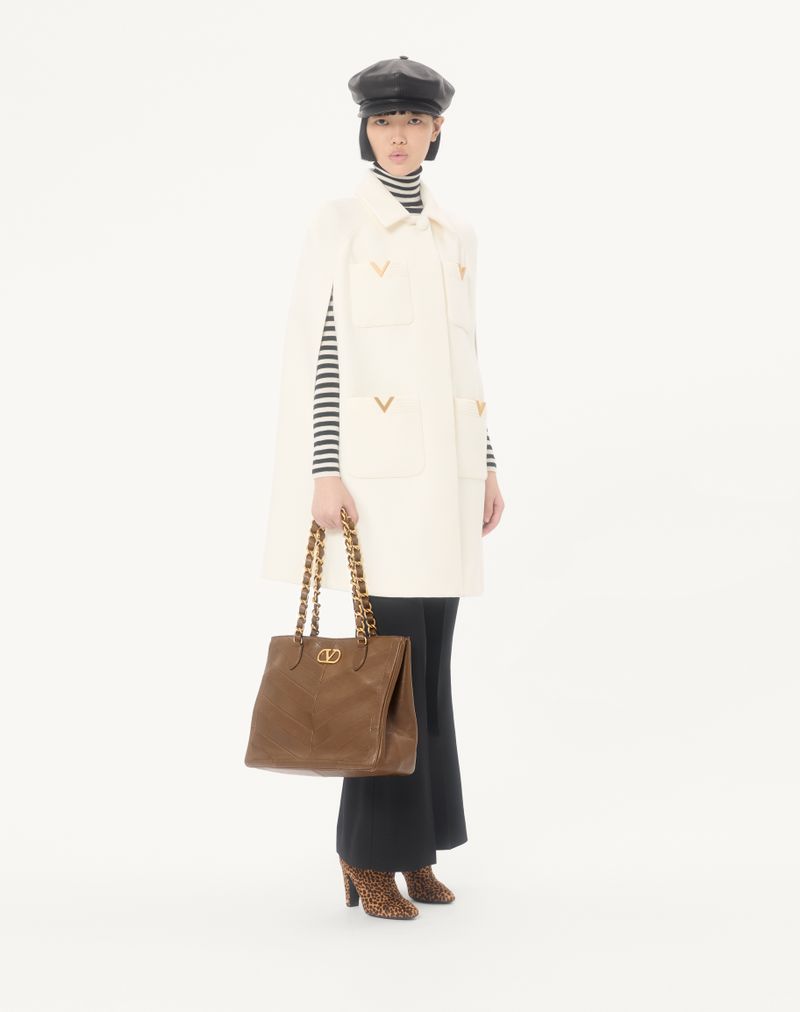 Valentino Garavani Laseine boodschappentas van nappaleer met chevronmotief.