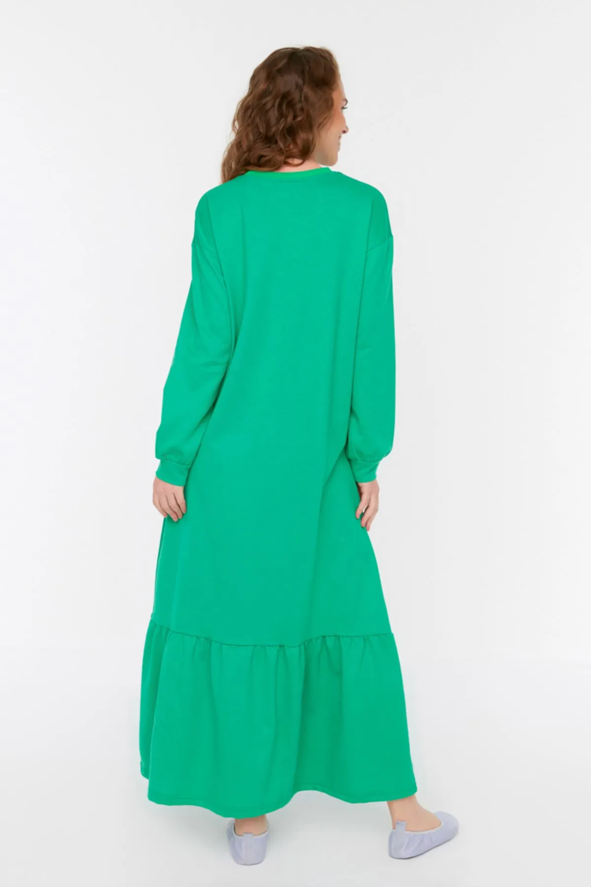 Trendyol Modest  Grünes Strickkleid mit Rundhalsausschnitt und Raffung TCTSS22EL00000