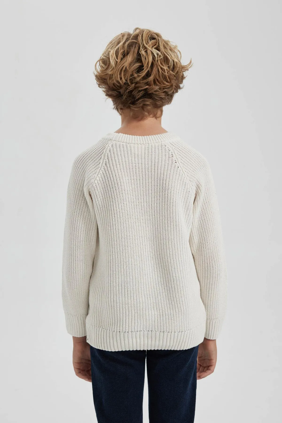 DeFacto  Strickpullover für Jungen mit normaler Passform und Rundhalsausschnitt