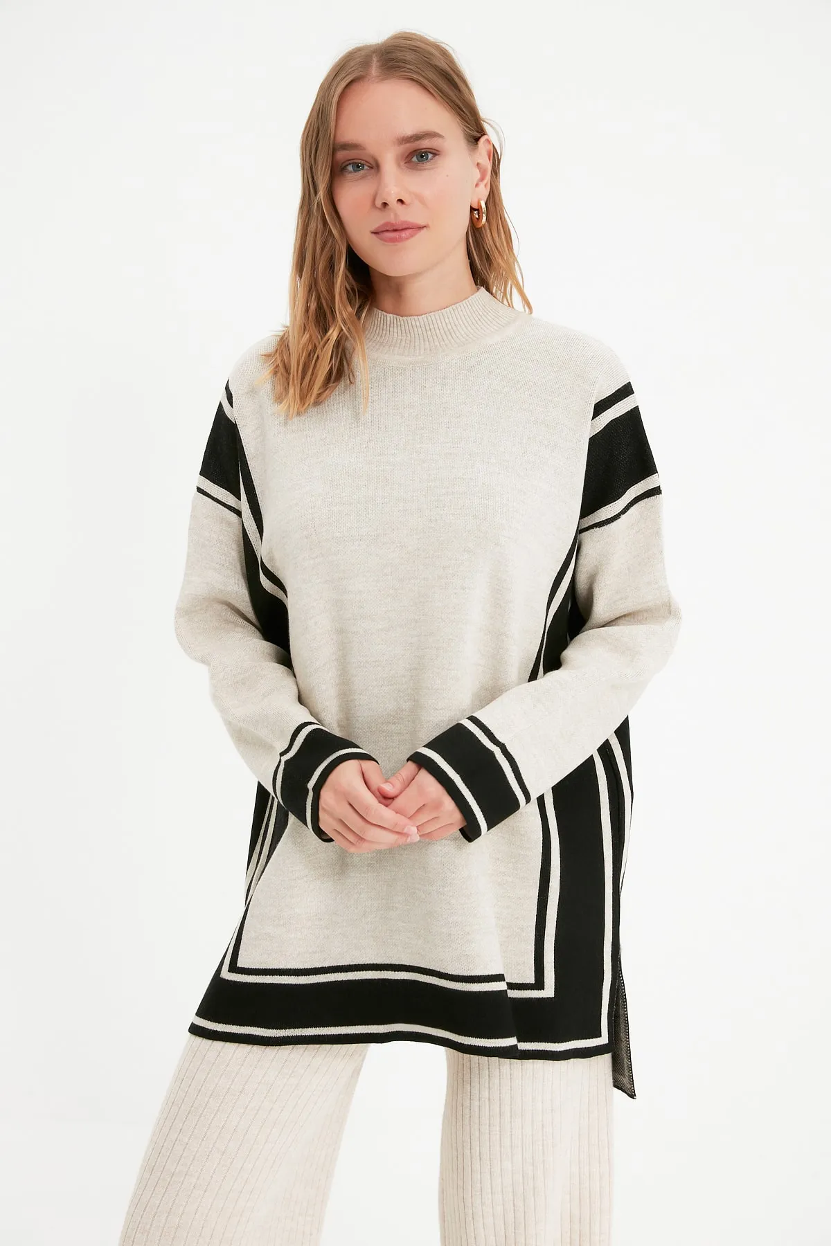 Trendyol Modest  Stein gestreifter Strickpullover mit hohem Kragen TCTAW22AK0163