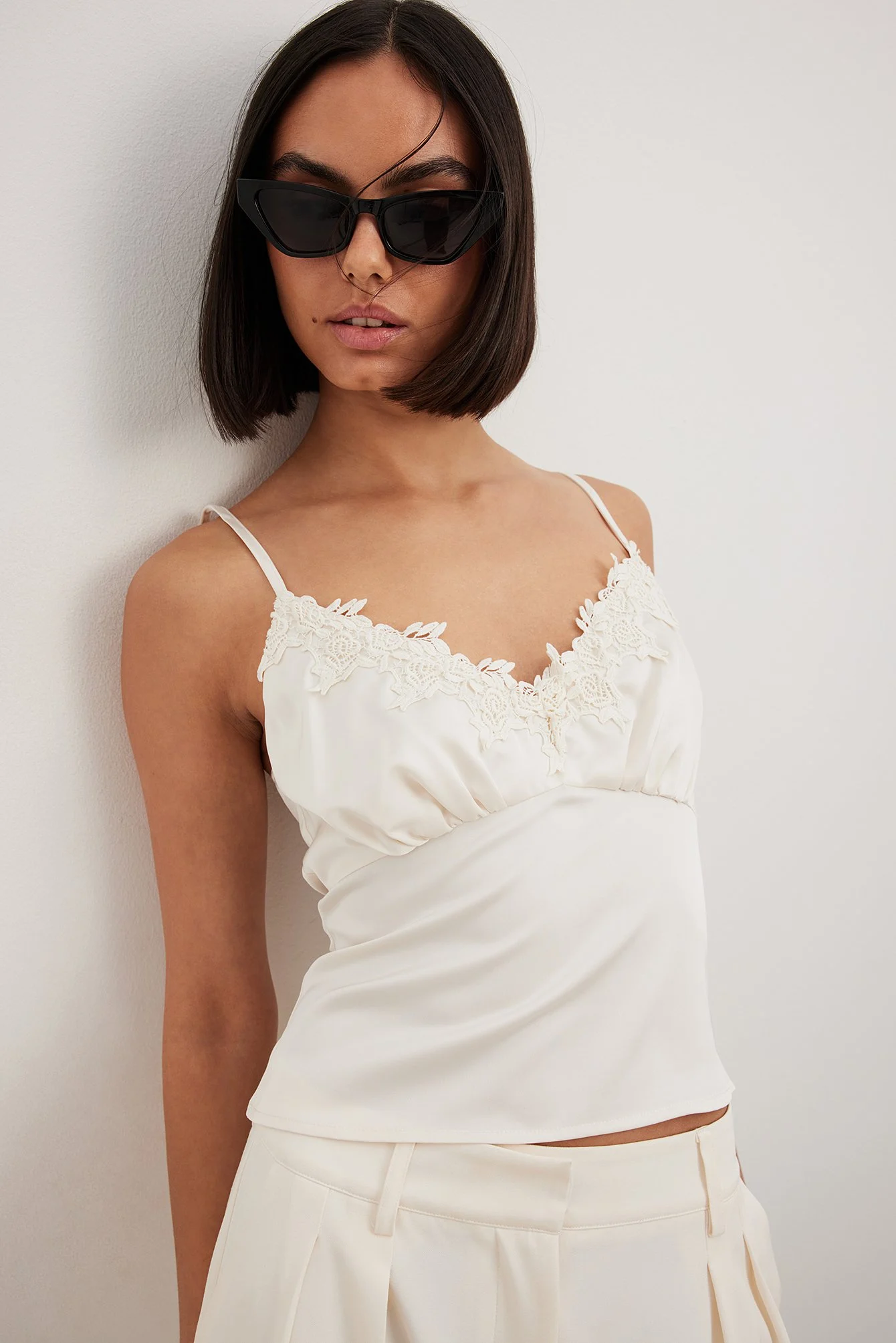 Cropped-Top aus Satin mit Spitze