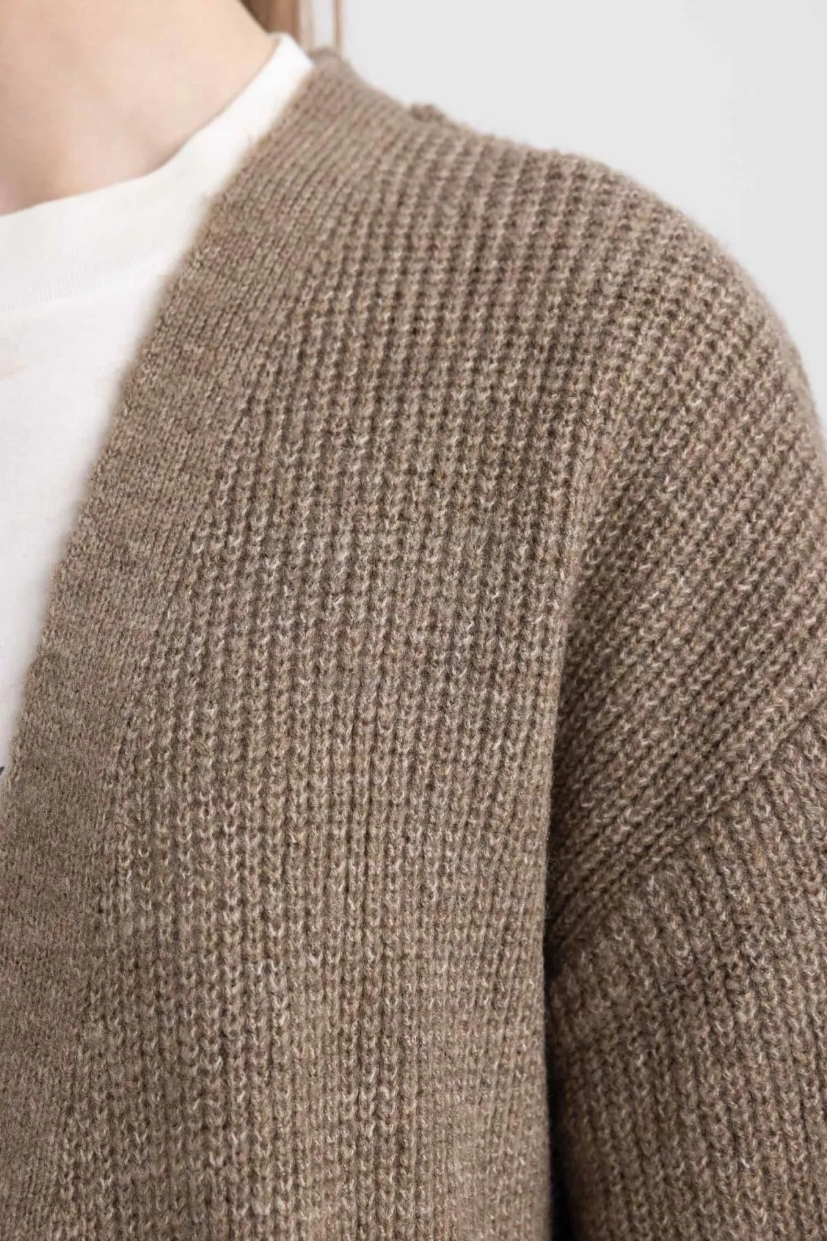 DeFacto  Strickjacke mit V-Ausschnitt und normaler Passform