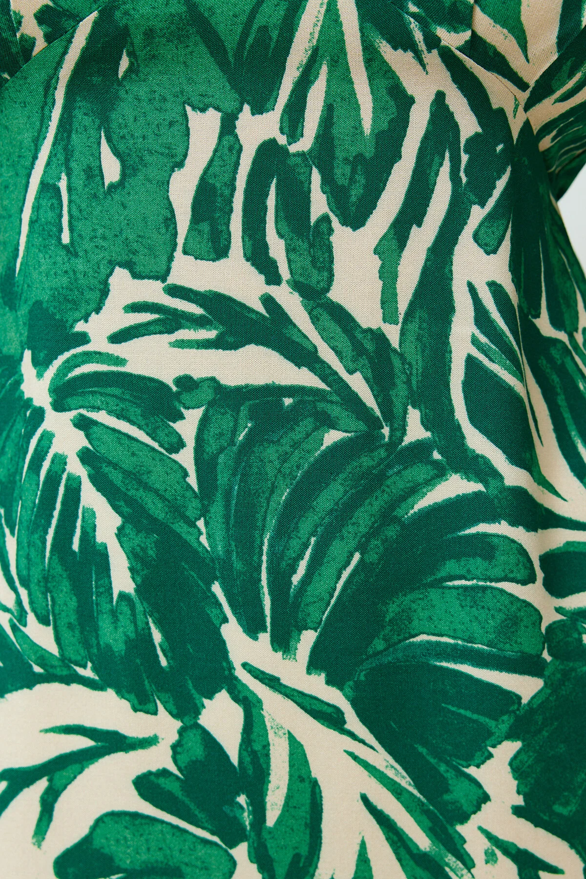 Trendyol Collection  Grünes A-Linien-Minikleid aus Viskosegewebe mit tropischem Blumenmuster TWOSS24EL00632