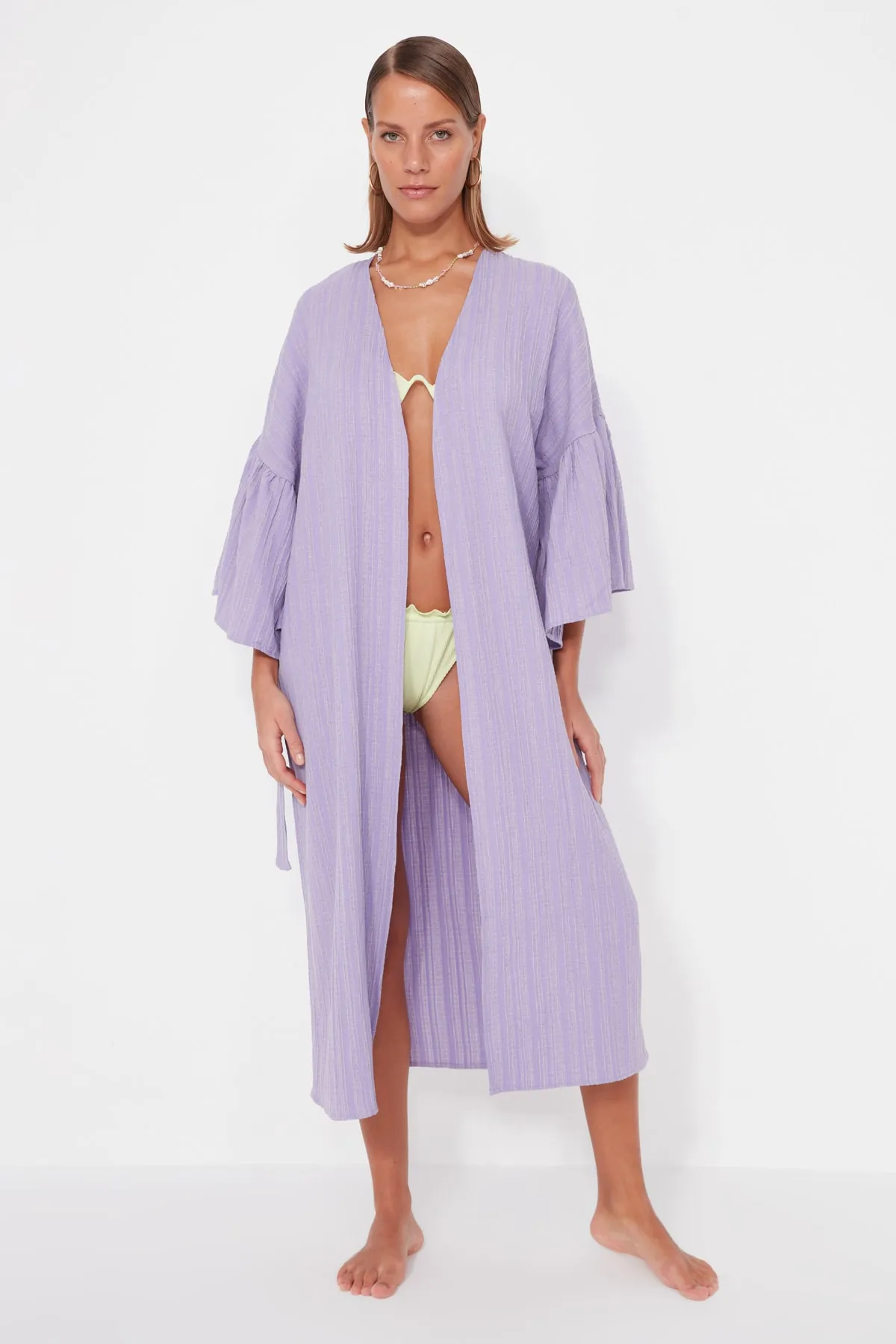 Trendyol Collection  Lilafarbener Maxi-Kimono und Kaftan aus Strick mit Volant und Gürtel TBESS23KM00028