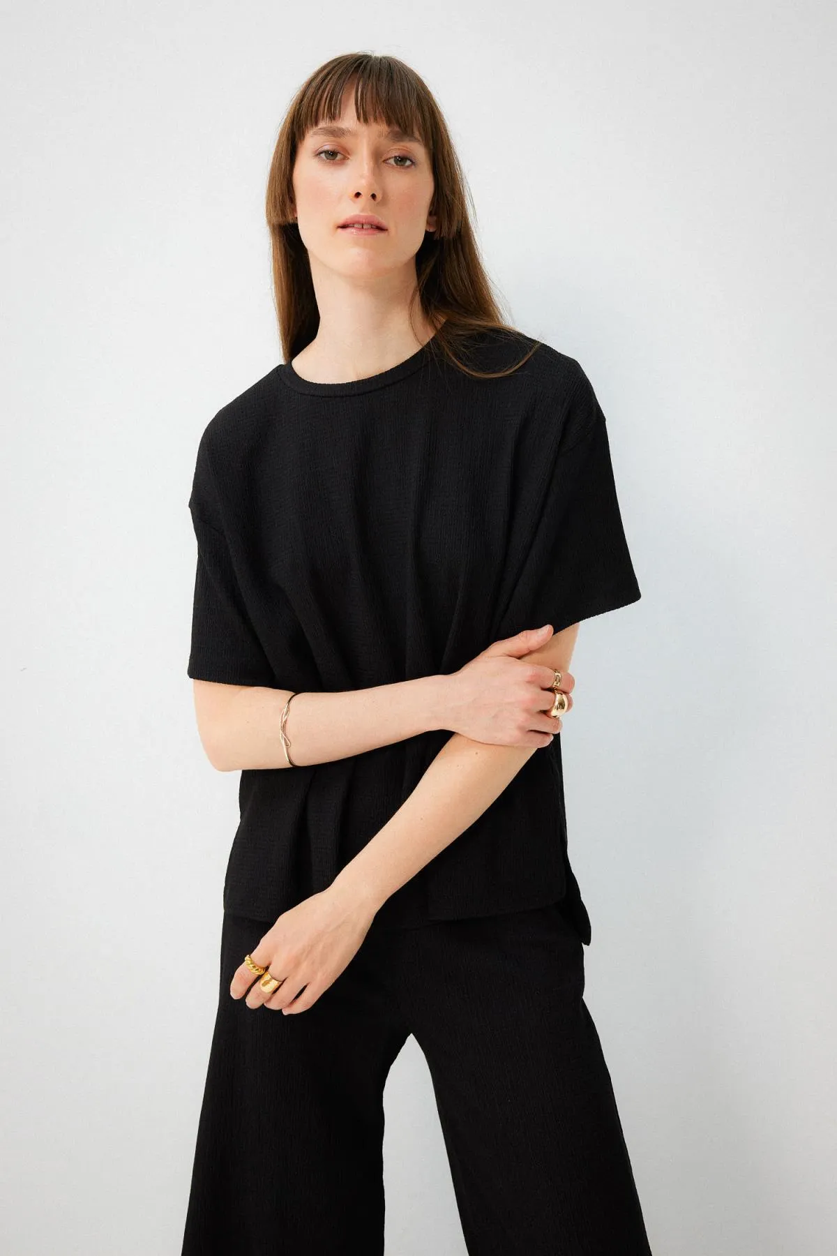 DeFacto  Kurzarm-T-Shirt mit normaler Passform und Rundhalsausschnitt Z9487az23sp