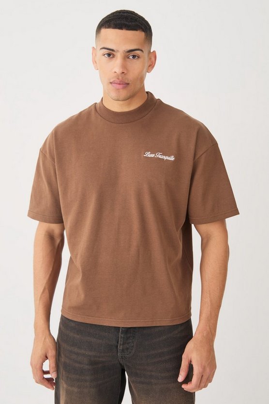 Kastiges Oversize T-Shirt mit Stickerei