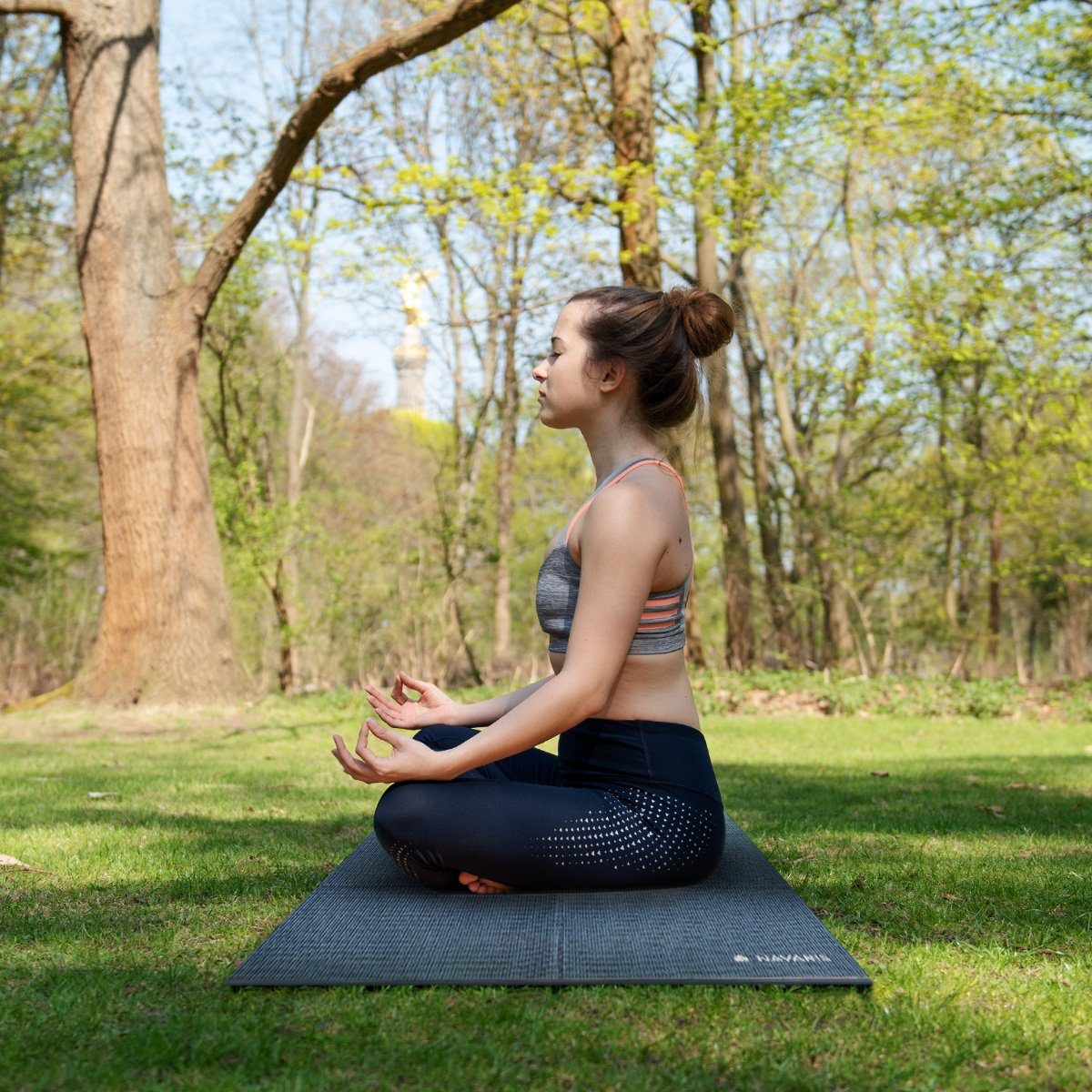 Navaris Yogamatte Klappbare Yoga Matte - 4mm rutschfest - Pilates, Gymnastik, Sport