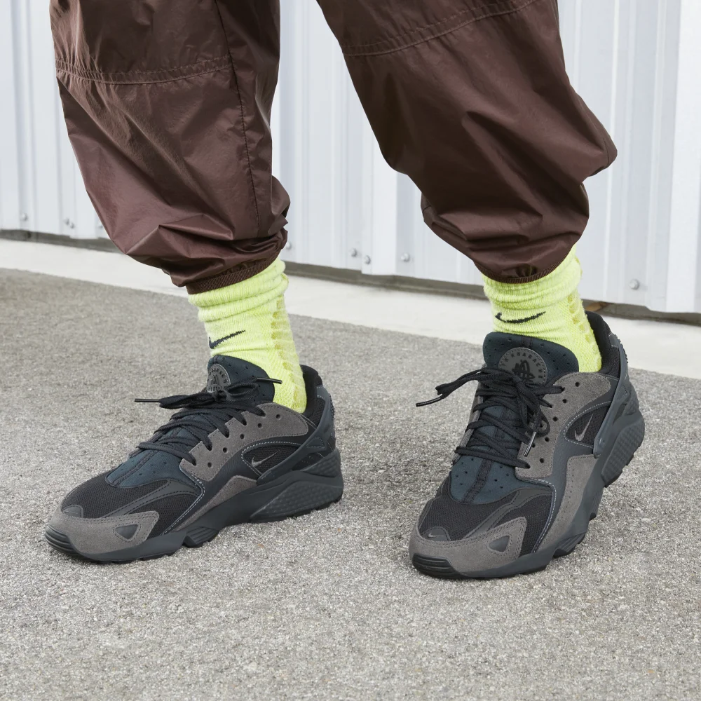 Nike Air Huarache Runner DZ3306-002 / schwarz