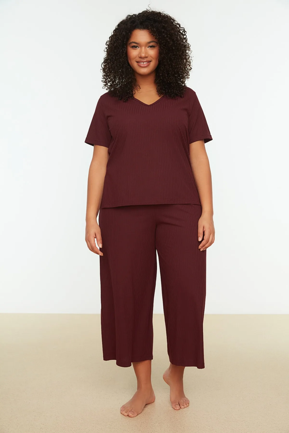 Trendyol Curve  Weinrotes Pyjama-Set aus Strick