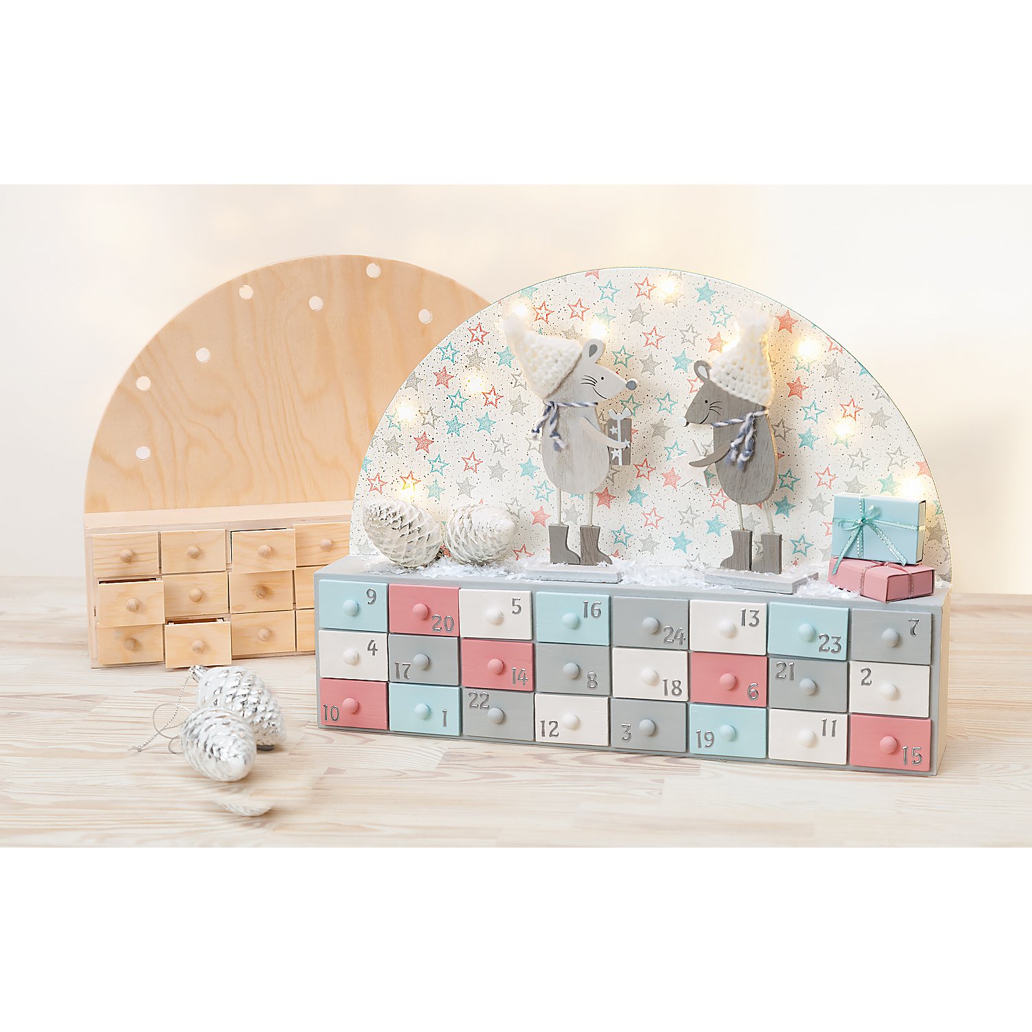 Adventskalender mit Lichterbogen
