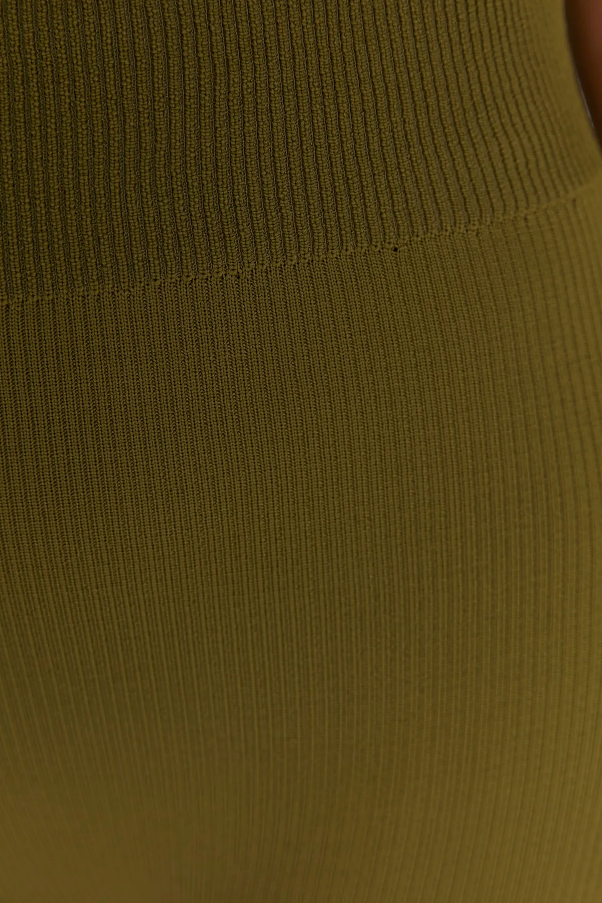 Trendyol Collection  Khakifarbenes Set aus Strickoberteil und -unterteil mit Riemchenmuster TWOAW23AU00004