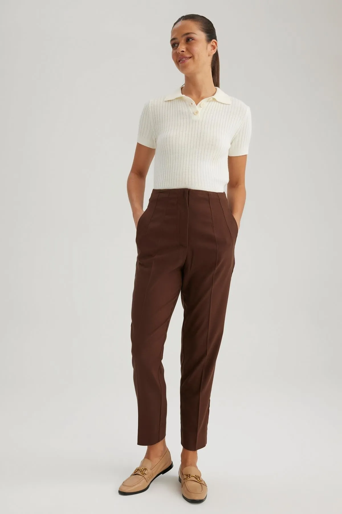 DeFacto  Slim Fit Hose mit hoher Taille und kurzem Bein und Taschen A5197ax23wn